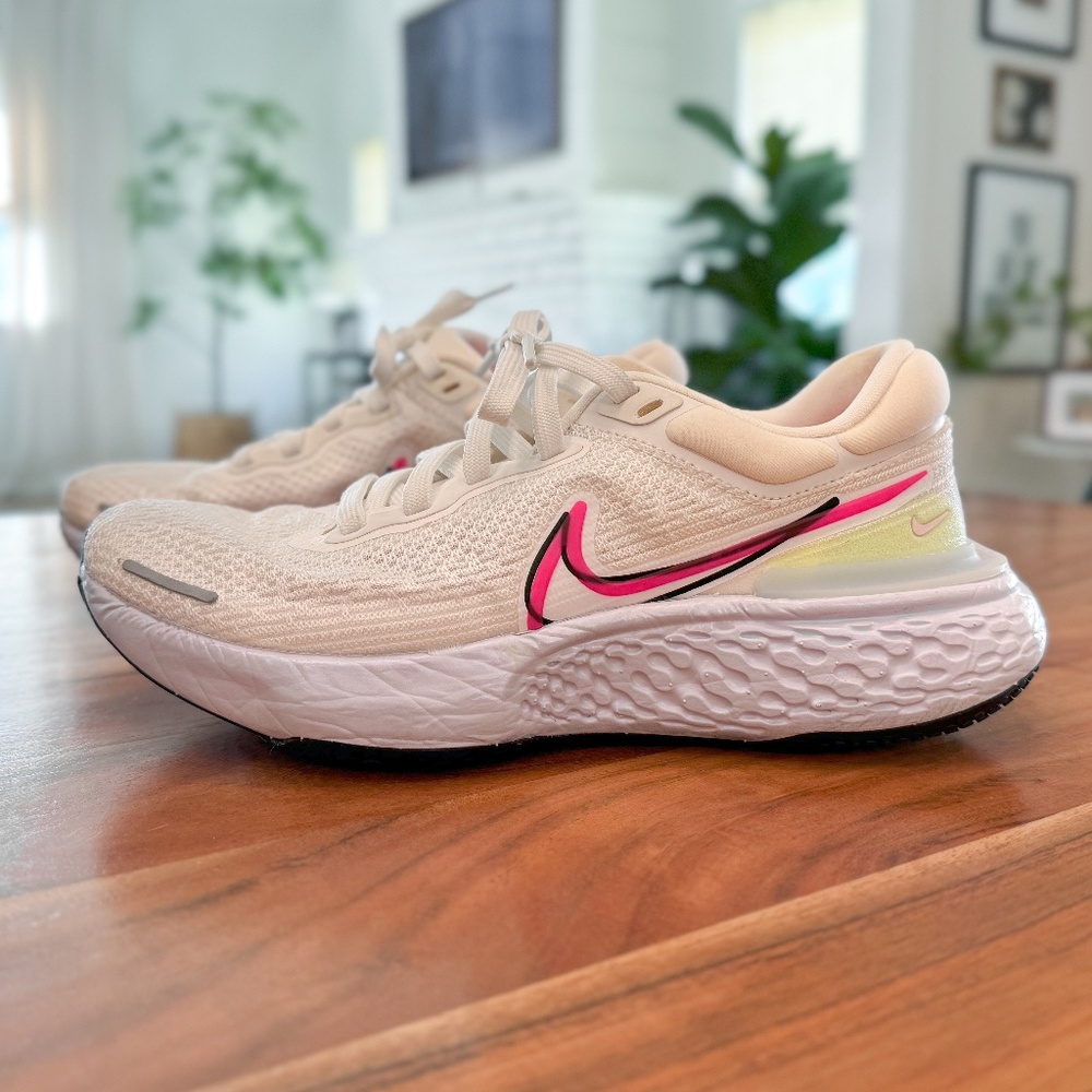 Nike ZoomX Invincible Run Flyknit Phantom